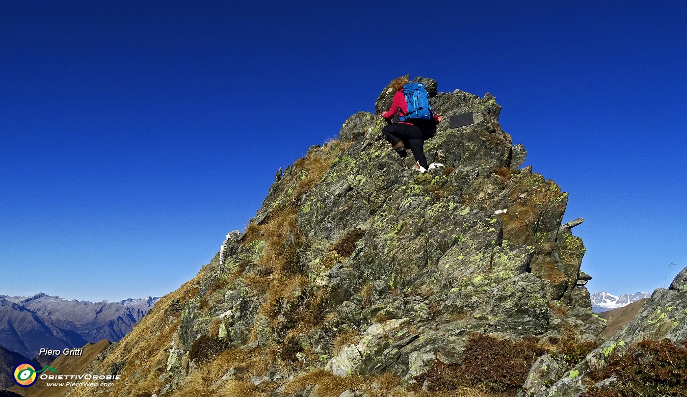 40 In cresta su roccette per vetta Pizzo Scala.JPG -                                